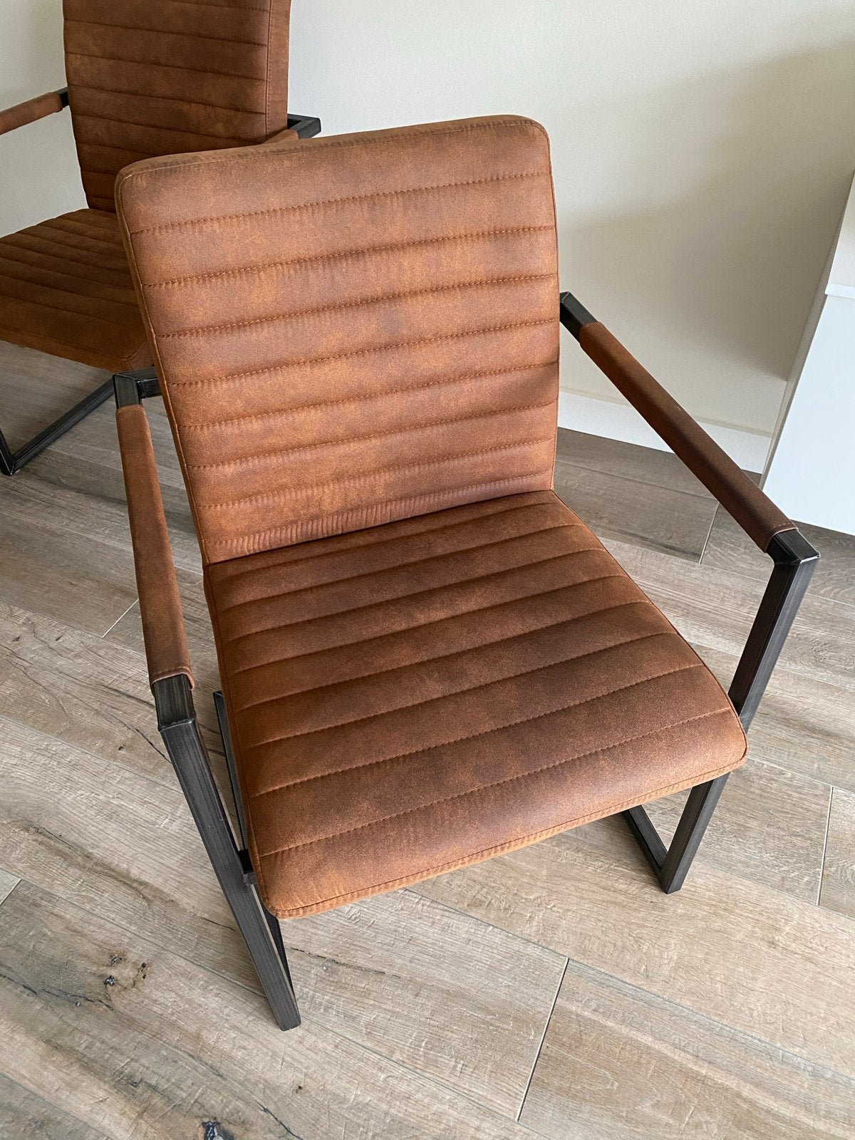 Twee eetkamerstoelen - zo goed als nieuw, Huis en Inrichting, Ophalen, Twee, Bruin, Leer