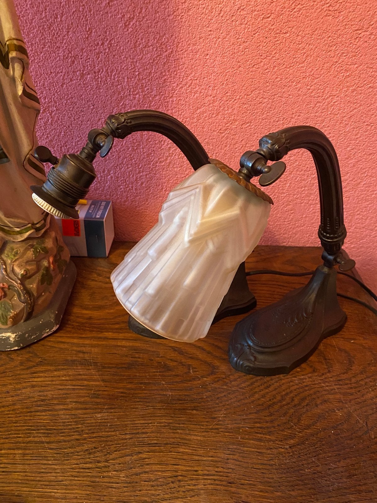 2 dezelfde antieke bronzen lampen, Ophalen