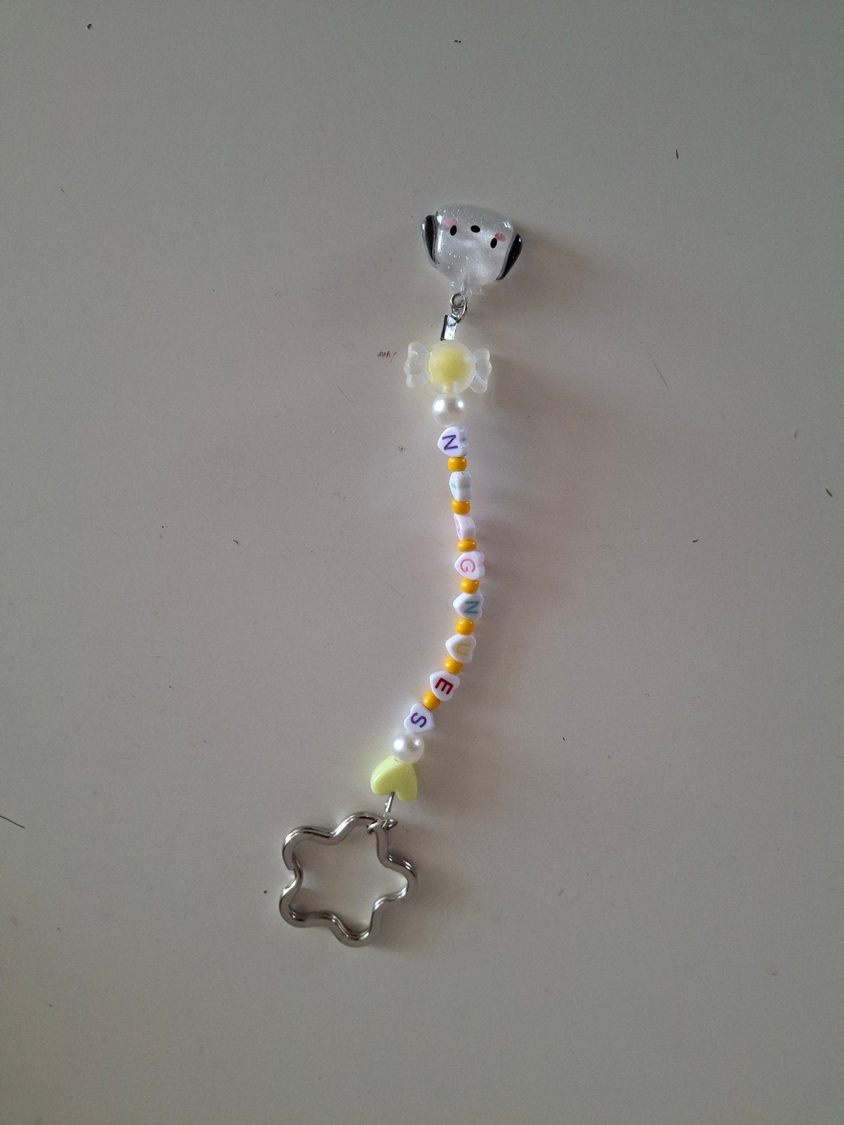 Leuke sleutelhanger met kralen en hondje, Ophalen of Verzenden, Nieuw, Knuffel of Figuurtje