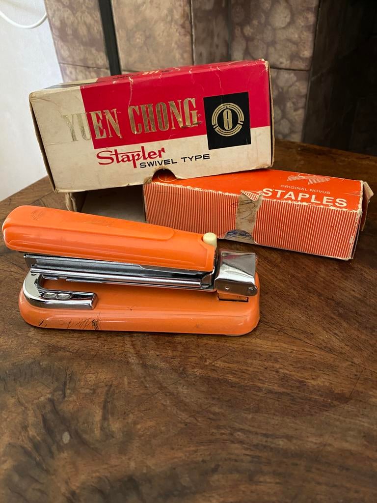 Yuen chong stapler swivel type nietmachine, Ophalen of Verzenden, Zo goed als nieuw