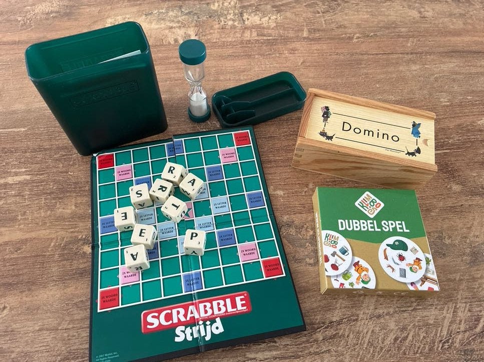 Scrabble Strijd, Dubbel Spel en Domino set, Een of twee spelers, Ophalen of Verzenden, Gebruikt, Reisspel