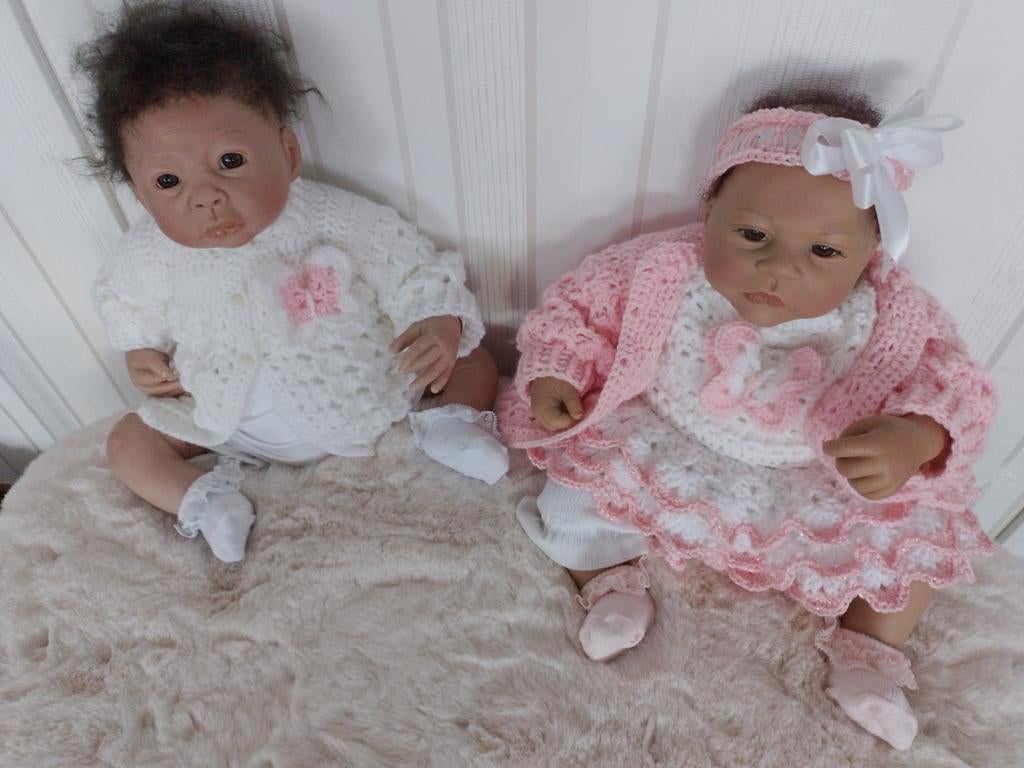 2 donkere reborn babypoppen - Levensecht en handgemaakt, Verzamelen, Poppen, Ophalen of Verzenden, Zo goed als nieuw, Babypop