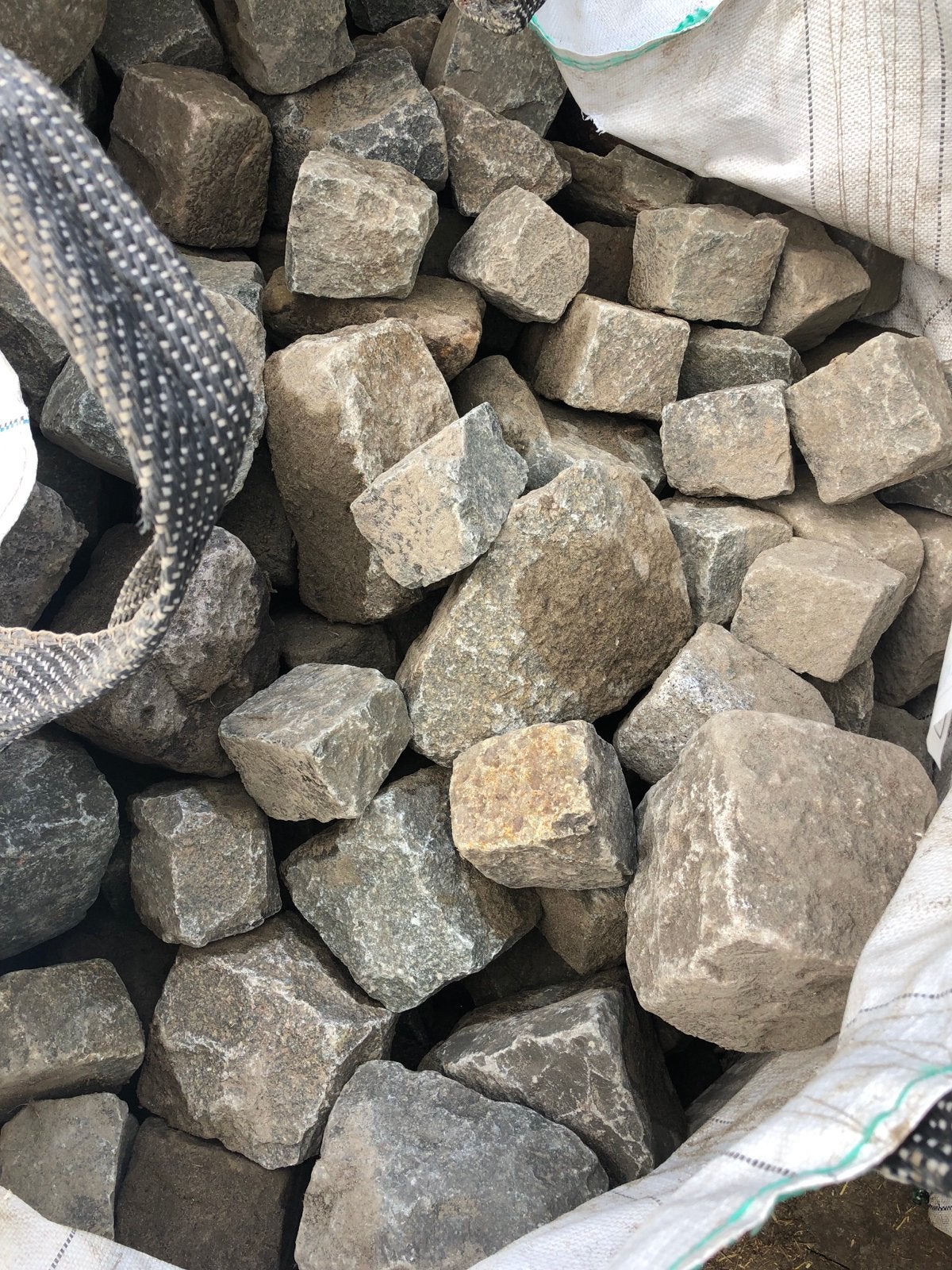 5 Bigbags vol kinderkoppen/kasseien, ca. 60m2, Gebruikt, Graniet, Ophalen of Verzenden, Kei