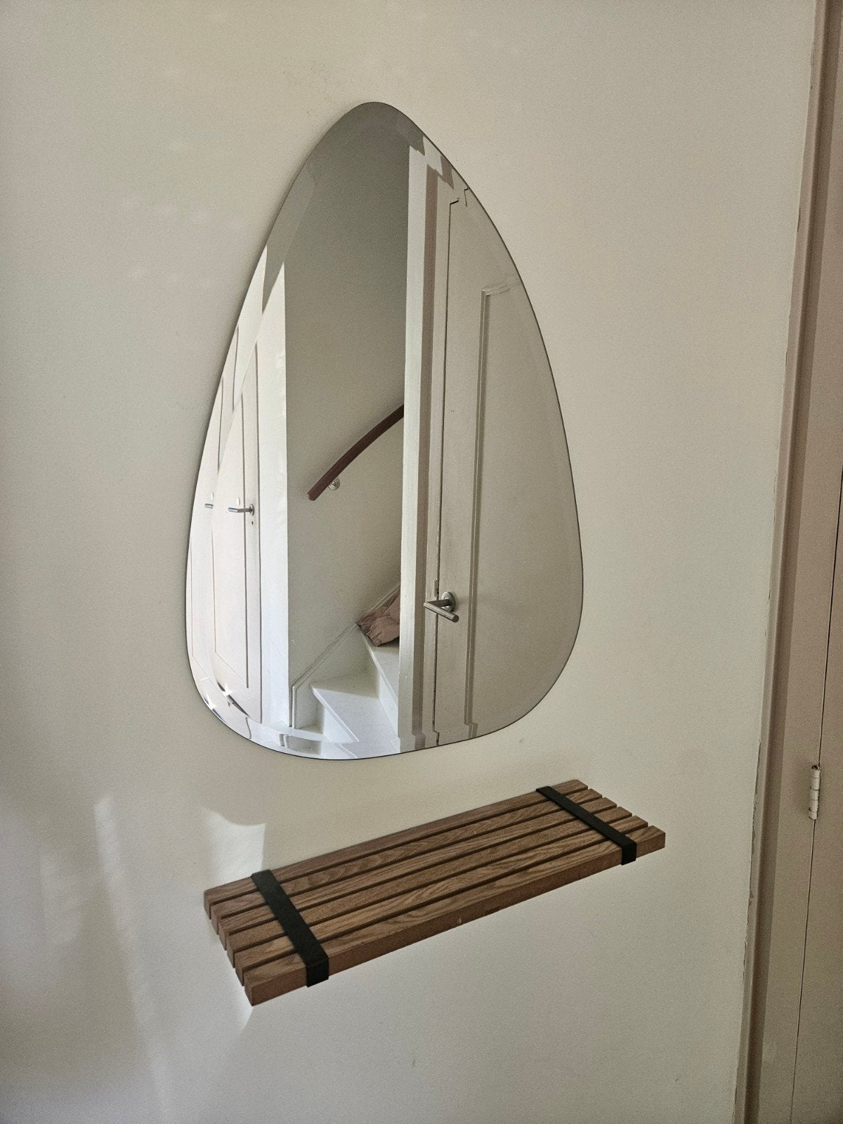 Frameloze design spiegel +  wandplank (set), Huis en Inrichting, Woonaccessoires | Spiegels, Ophalen of Verzenden, Zo goed als nieuw