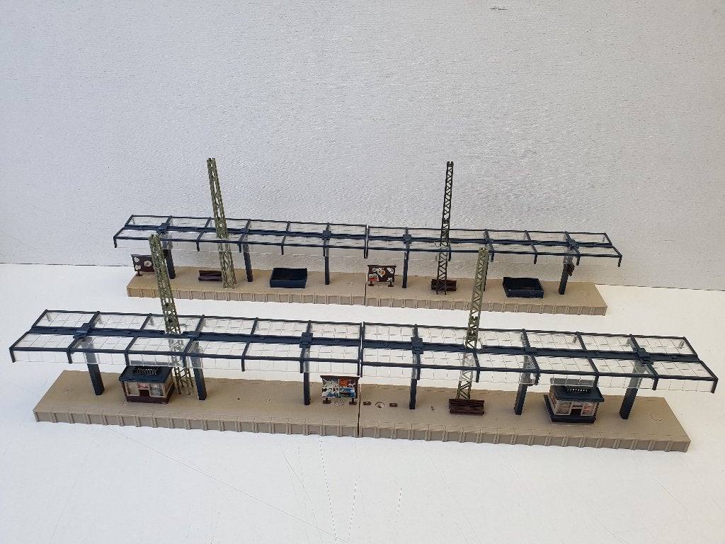 VOLLMER H0 3532  2X Perron 24,75x4,8x7,0 cm met portaalmast, Overige merken, Gebruikt, Gelijkstroom of Wisselstroom, Brug, Tunnel of Gebouw
