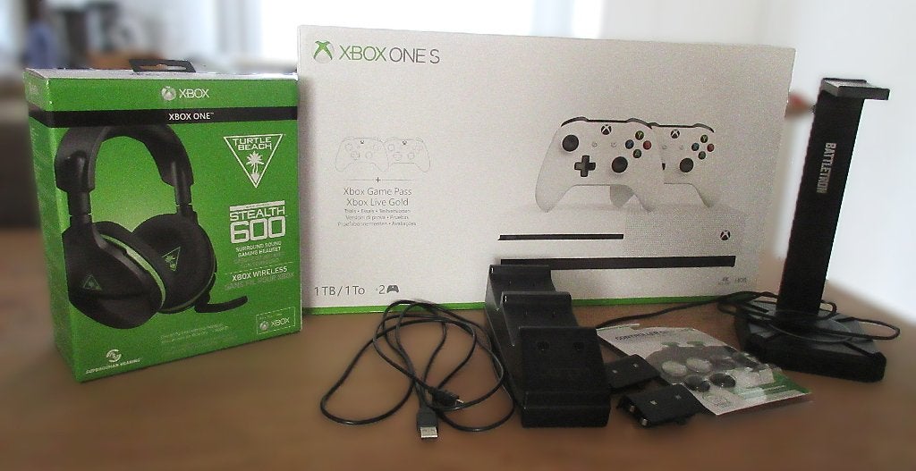 XBOX One S | 1 TB | 2 controllers | Headset Turtle Beach, Gebruikt, Met 2 controllers, Xbox One S, Ophalen of Verzenden