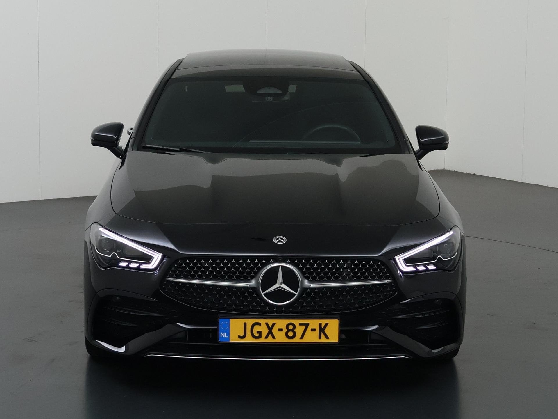 Mercedes-Benz CLA-klasse 180 Business Solution AMG | Panoram, Auto's, 136 pk, Gebruikt, 4 cilinders, Zwart