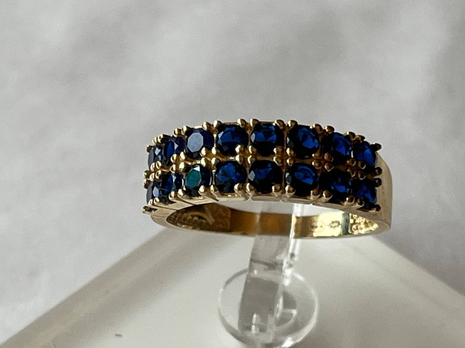 Prachtige 14K Gouden Ring met Natuurlijke Blauwe Saffieren, Verzenden, Zo goed als nieuw, 17 tot 18, Met edelsteen
