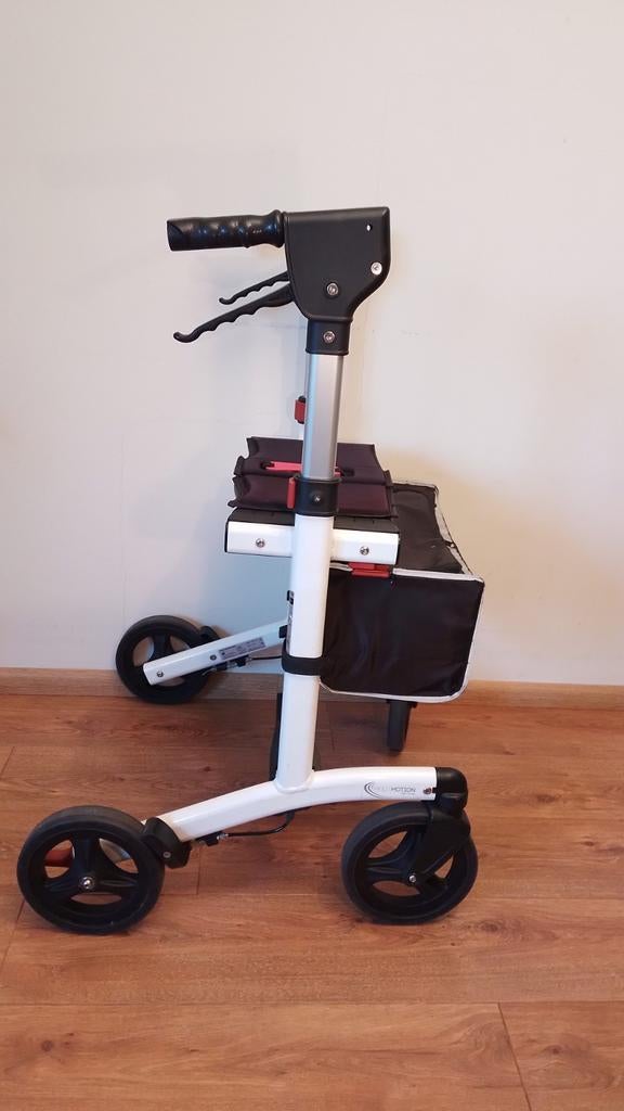 Mooie   licht gewicht   rollator   ( Multimotion   Rago  ), Ophalen of Verzenden, Opvouwbaar, Zo goed als nieuw