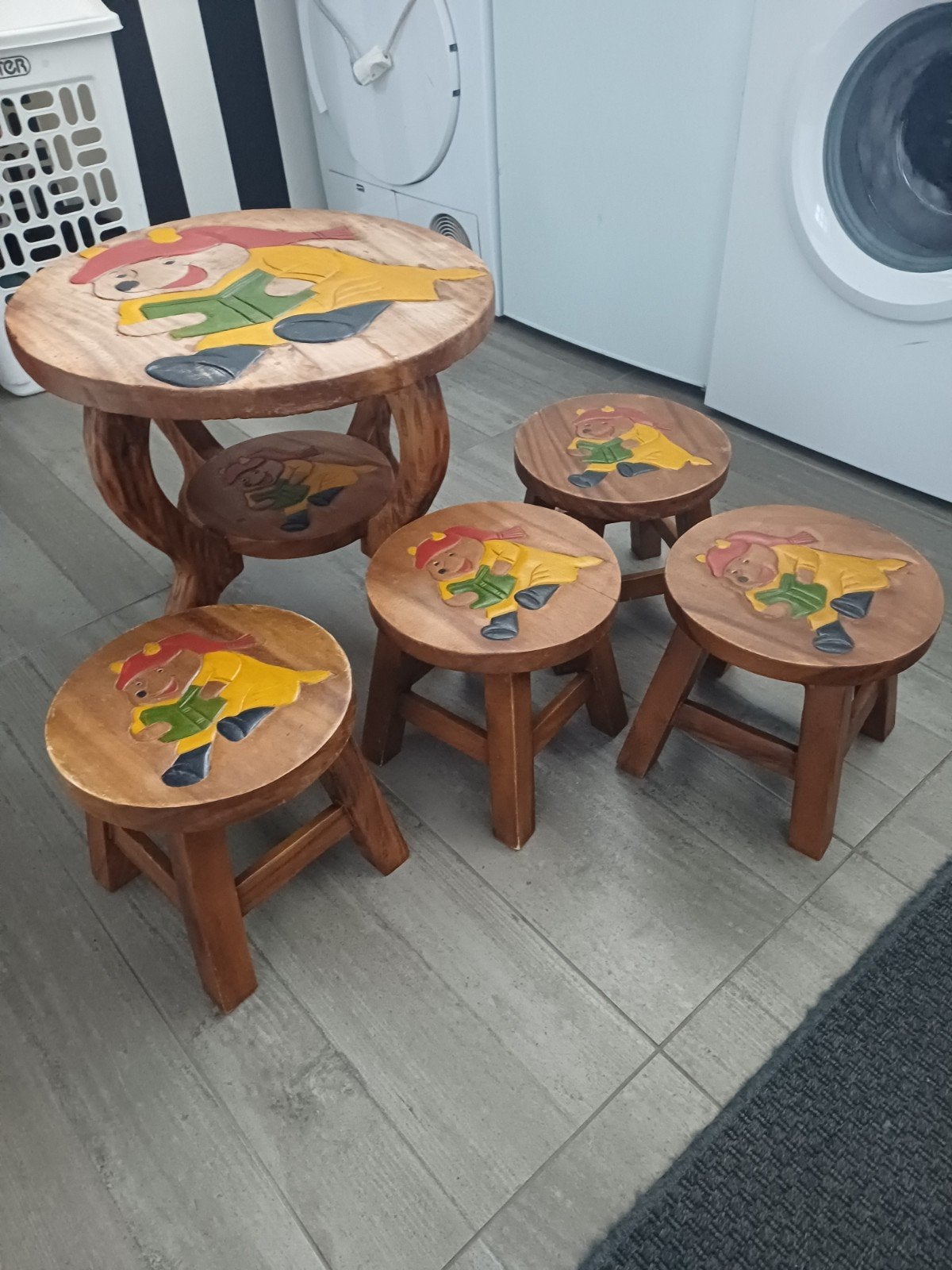 Houten peuter zitgroep: tafel met 4 krukjes (2 gerepareerd), Huis en Inrichting, Ophalen, Gebruikt, Hout