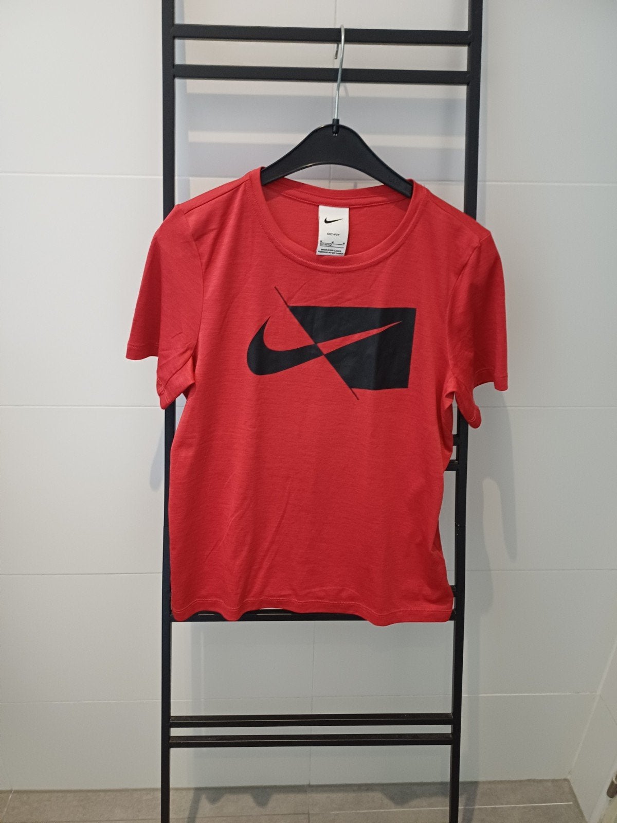 Rood dri-fit t-shirt met print van Nike, maat 137-147 cm., Kinderen en Baby's, Kinderkleding | Maat 140, Gebruikt, Sport- of Zwemkleding
