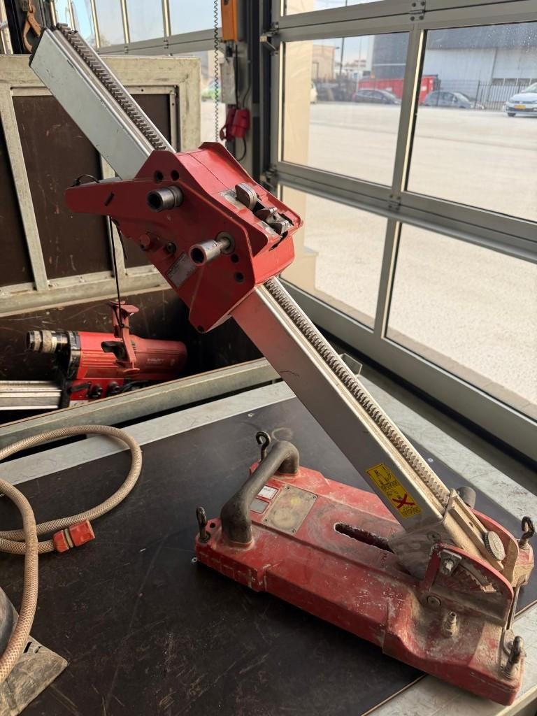Hilti boorstatief, Doe-het-zelf en Verbouw, Gereedschap | Boormachines, Ophalen, Gebruikt, Boor- en/of Breekhamer