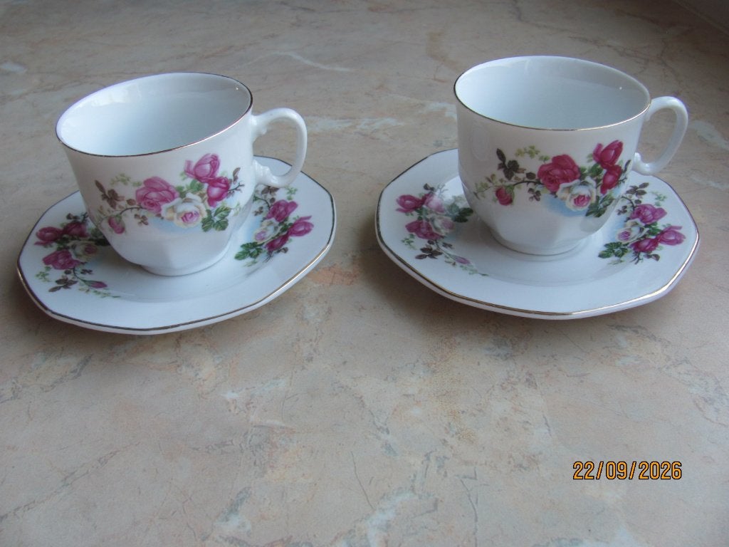 VINTAGE 2x porselein wit KOP en SCHOTEL roze ROZEN goud rand, Vintage, Ophalen of Verzenden, Zo goed als nieuw, Kop(pen) en/of Schotel(s)