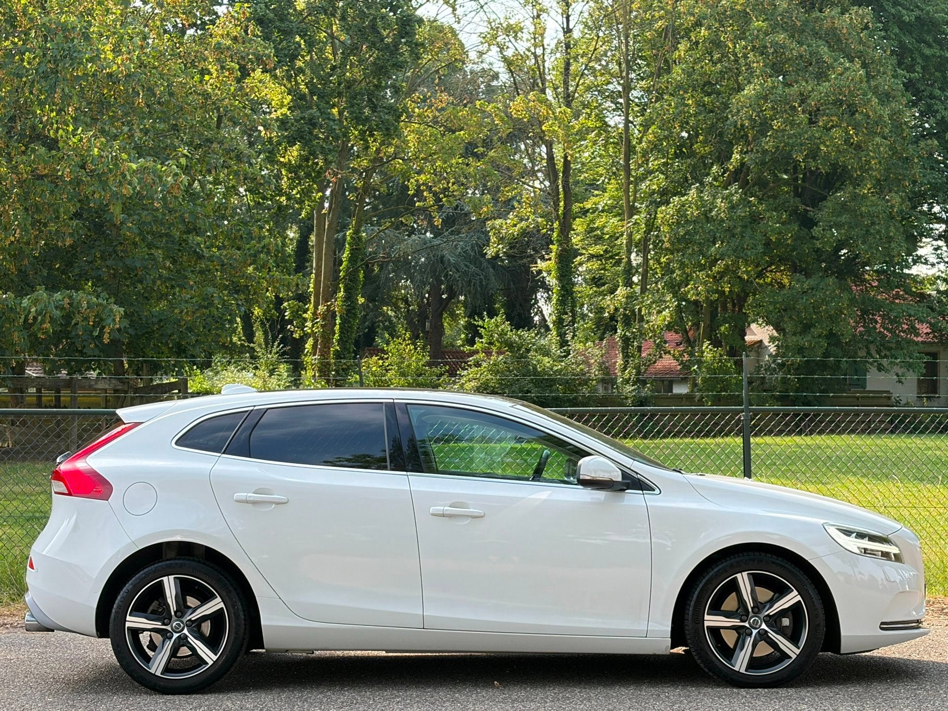 Volvo V40 1.5 T2 Nordic+ /Automaat/Led/Navi/Camera/, Auto's, Euro 6, 700 kg, Leder en Stof, Origineel Nederlands