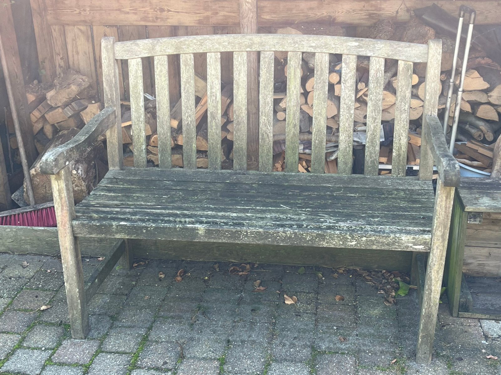 Vintage houten tuinbanken met metalen onderstel, Ophalen, Gebruikt, Hout