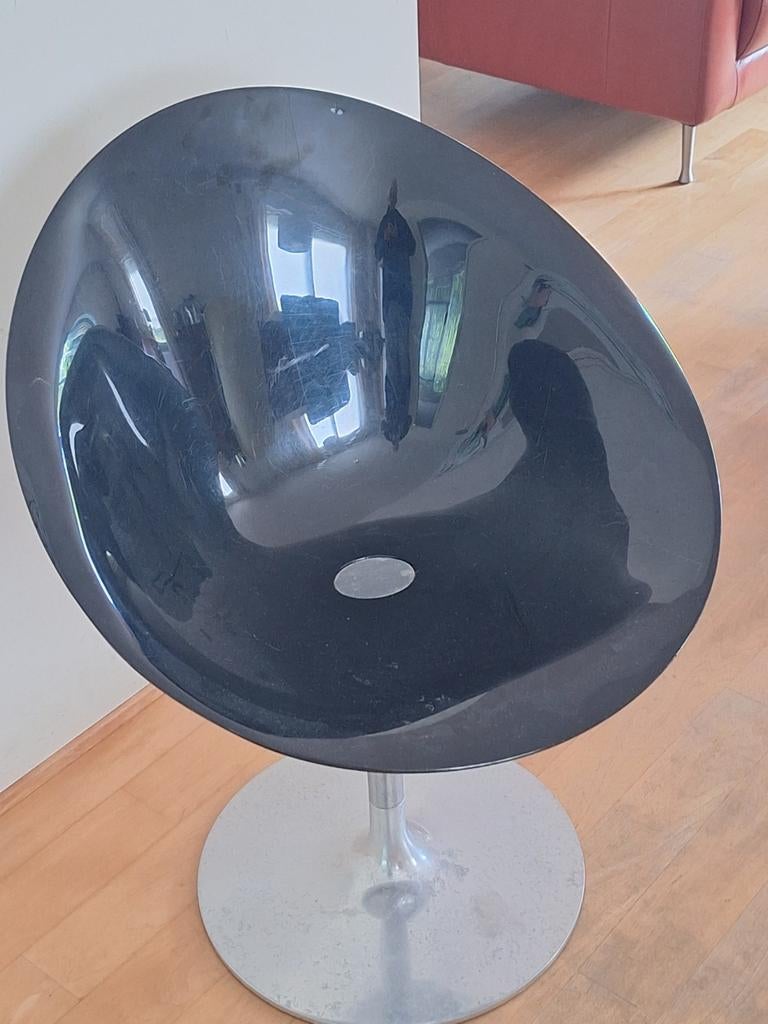 Zwarte design kuipstoel op draaivoet, Ophalen, Gebruikt, Modern Design, Zwart