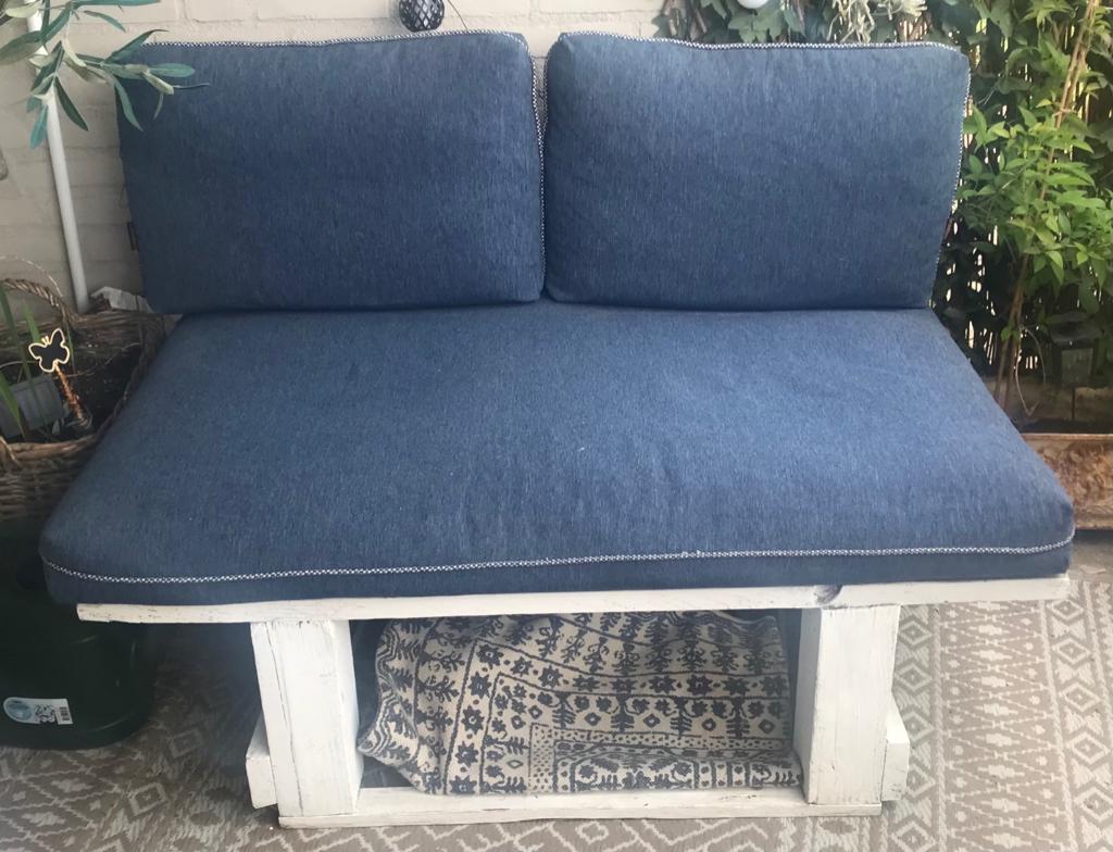 Pallet bank met blauwe kussens, Tuin en Terras, Tuinsets en Loungesets, Gebruikt, Loungeset, Bank, Hout