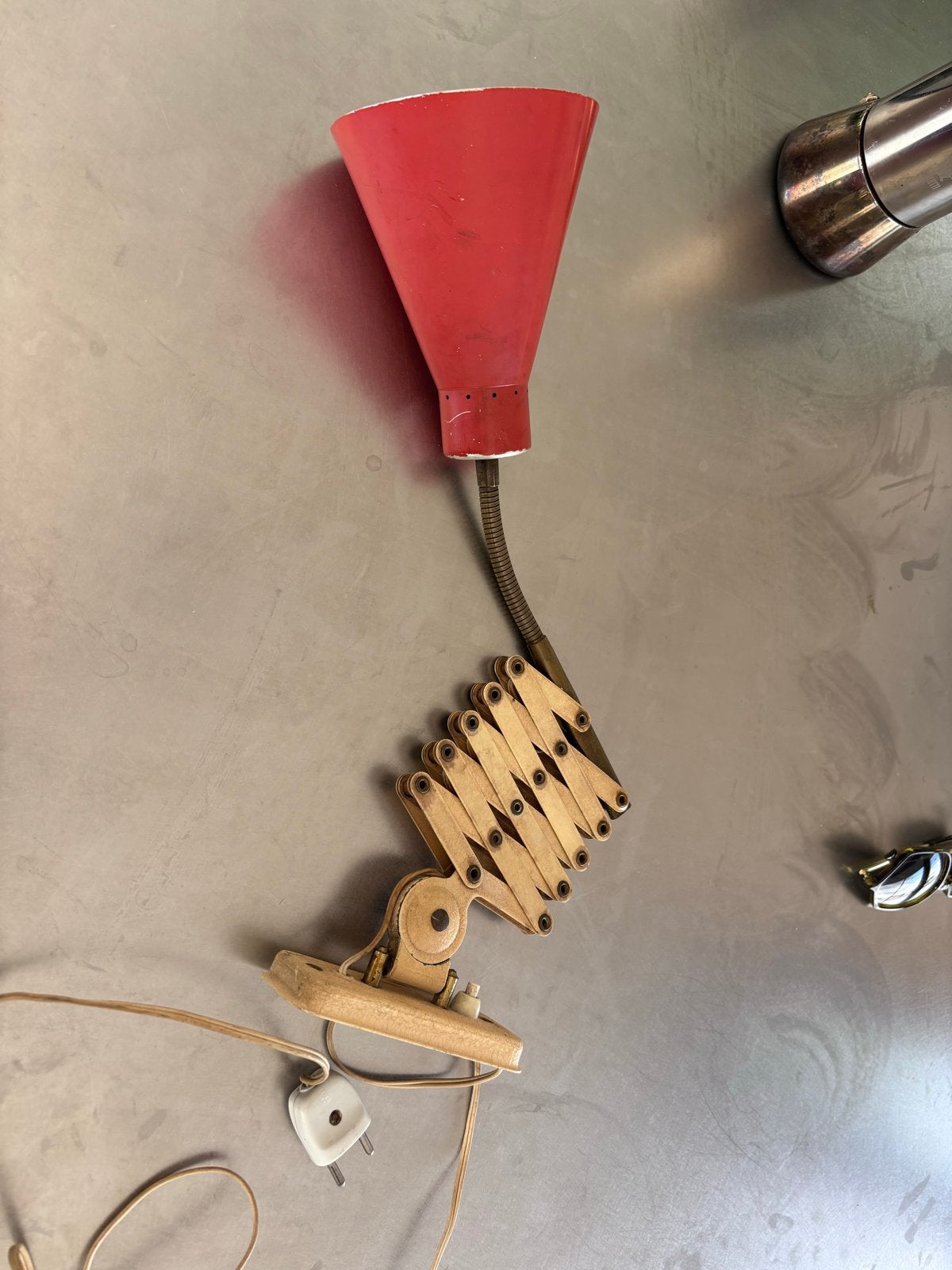 Vintage Schaarlamp met Rode Kap - Jaren '50/'60 Stijl, Antiek en Kunst, Ophalen of Verzenden