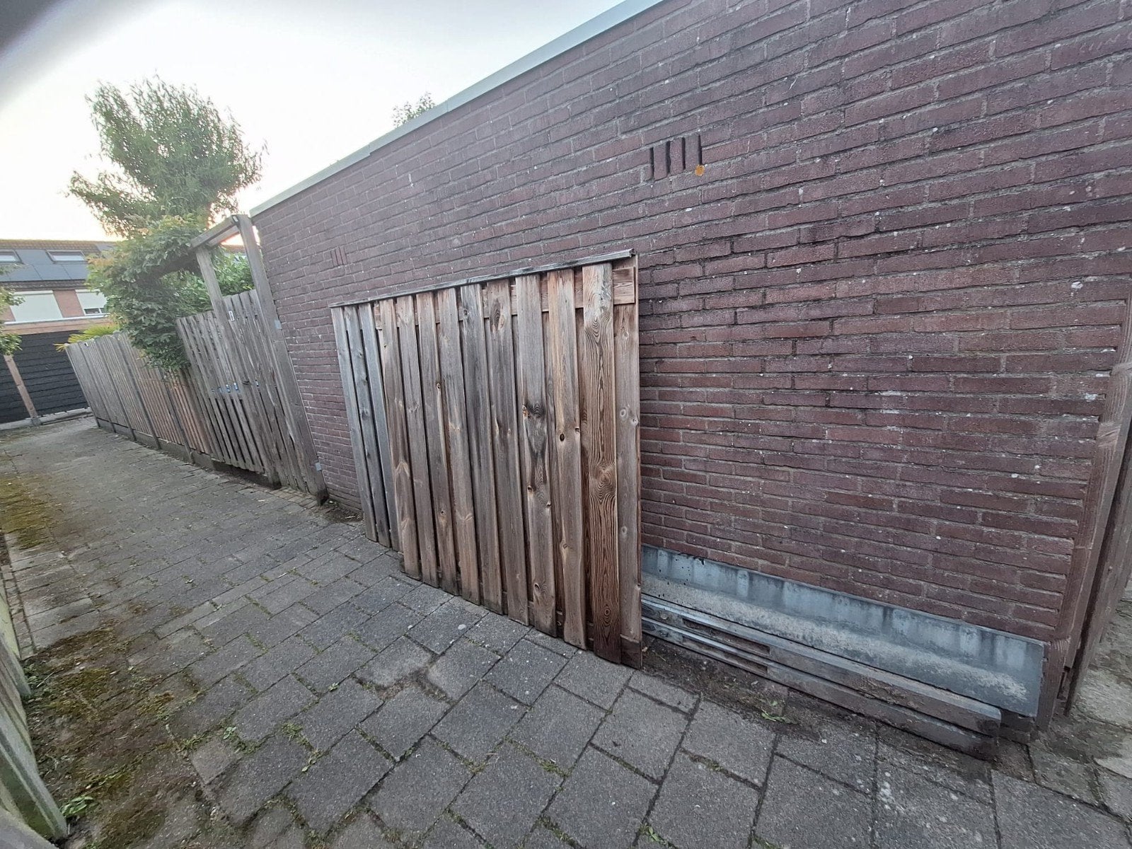 3 schuttingdelen, 3 banden en 2 betonpalen, Ophalen, 3 tot 6 meter, Hout, 1 tot 2 meter