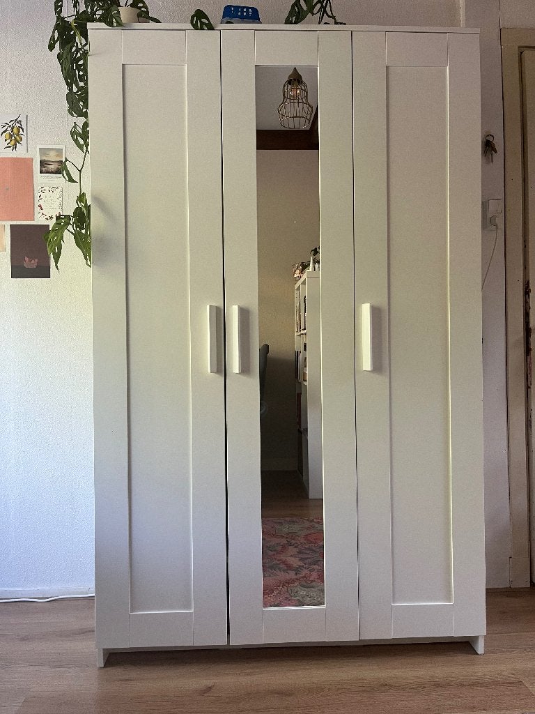Brimnes kledingkast wit 3-deurs, Ophalen, Met deur(en), 100 tot 150 cm, Zo goed als nieuw