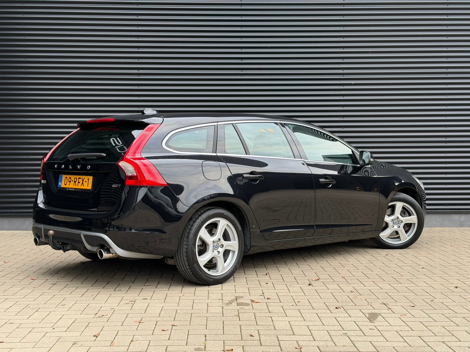 Volvo V60 2.0T Automaat |NL auto|Trekhaak|Navi|Clima, 1800 kg, 4 cilinders, Parkeersensor, Leder en Stof