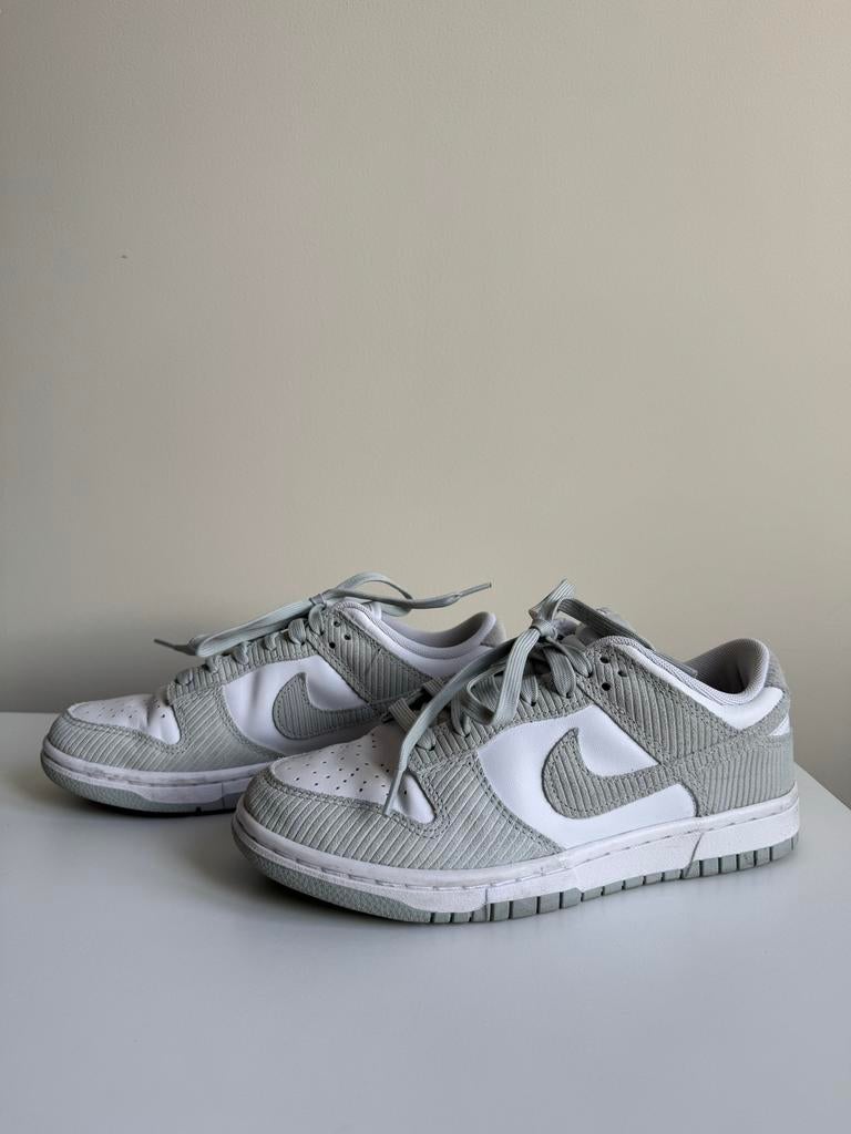 Nike Dunk Low Grey Corduroy, Kleding | Dames, Schoenen, Ophalen of Verzenden, Zo goed als nieuw, Overige kleuren, Sneakers of Gympen