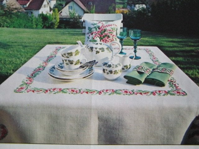 Borduurpatroon  Bloemen op kleed/ kussen zie foto nr 643 do, Hobby en Vrije tijd, Borduren en Borduurmachines, Verzenden, Nieuw