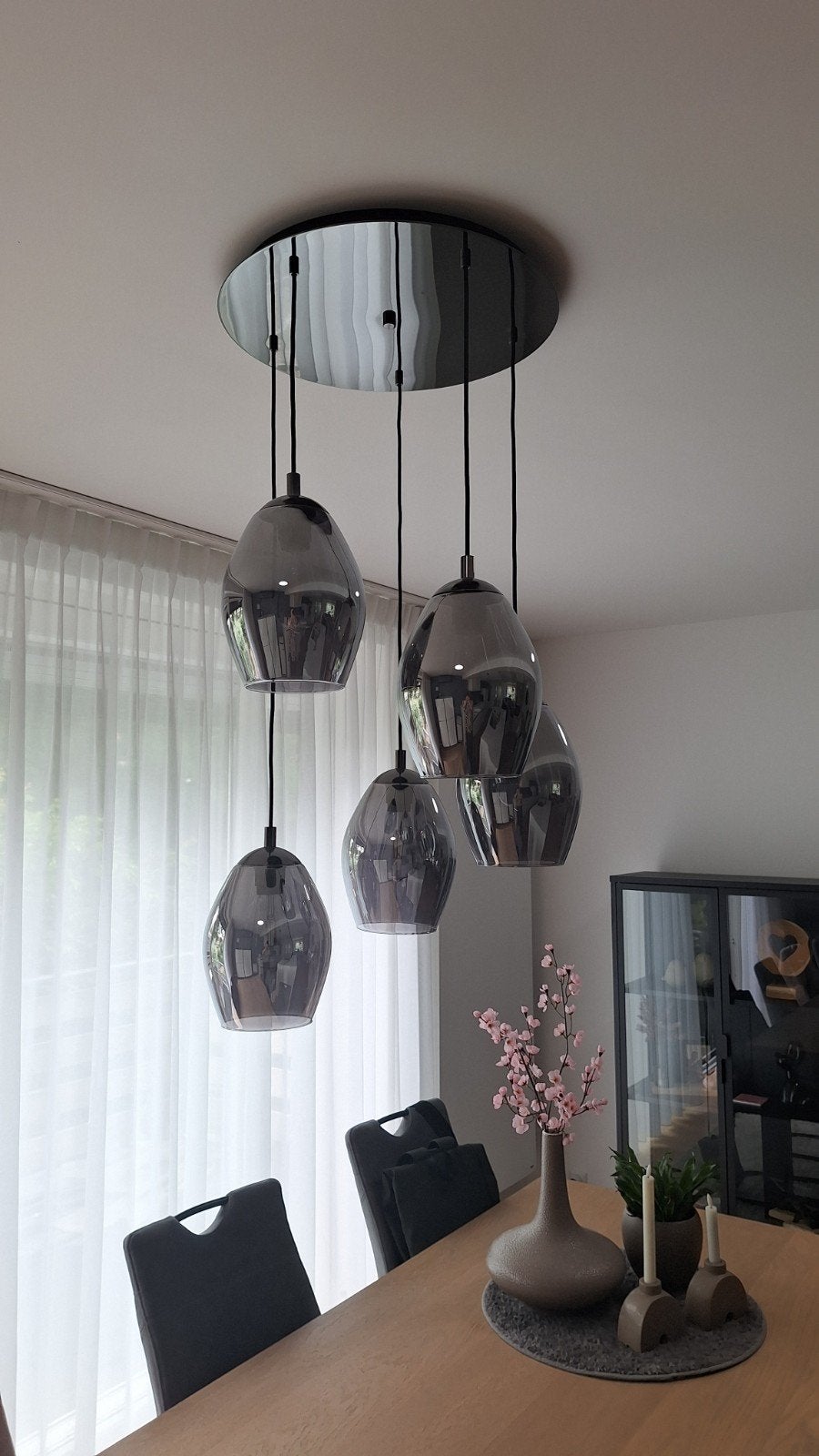 Moderne hanglamp met 5 glazen smokey bollen, Ophalen, Modern, Industrieel, Zo goed als nieuw, Glas