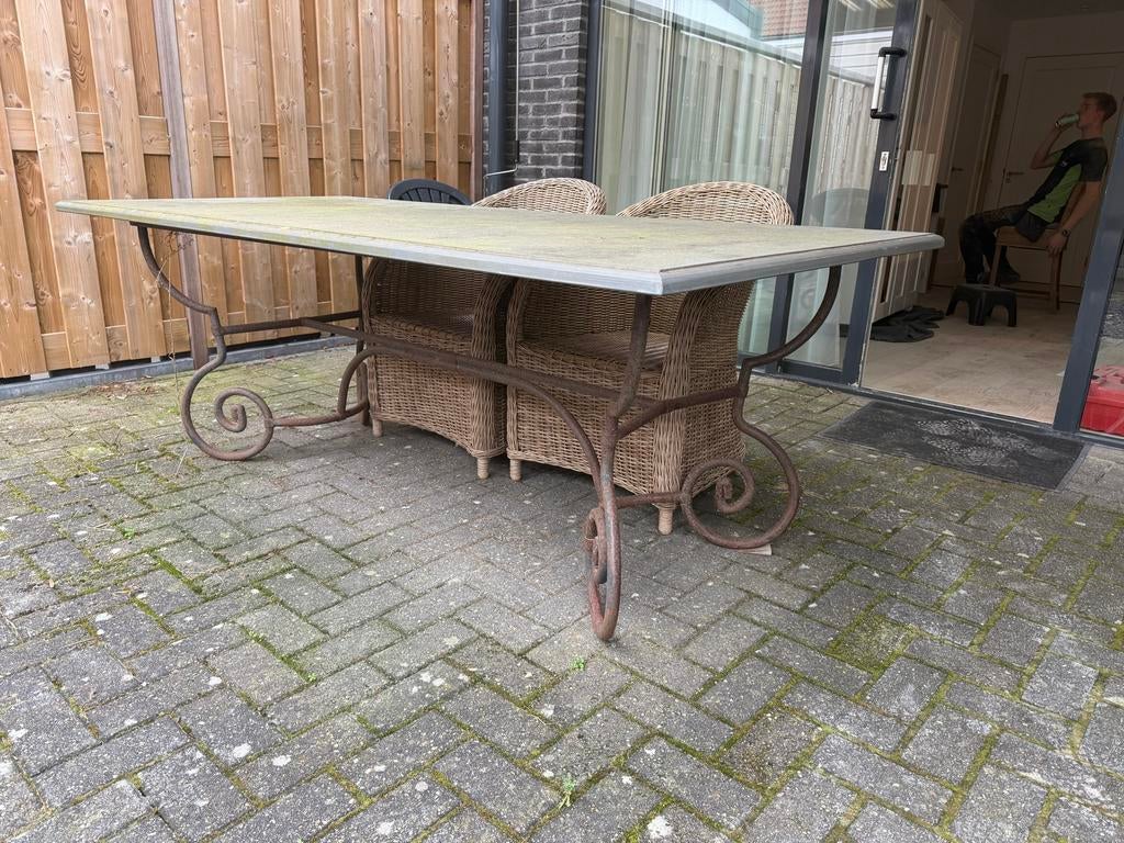 Hardstenen tafel met smeedijzeren onderstel, Tuin en Terras, Tuintafels, Ophalen of Verzenden, Gebruikt, Rechthoekig, Metaal