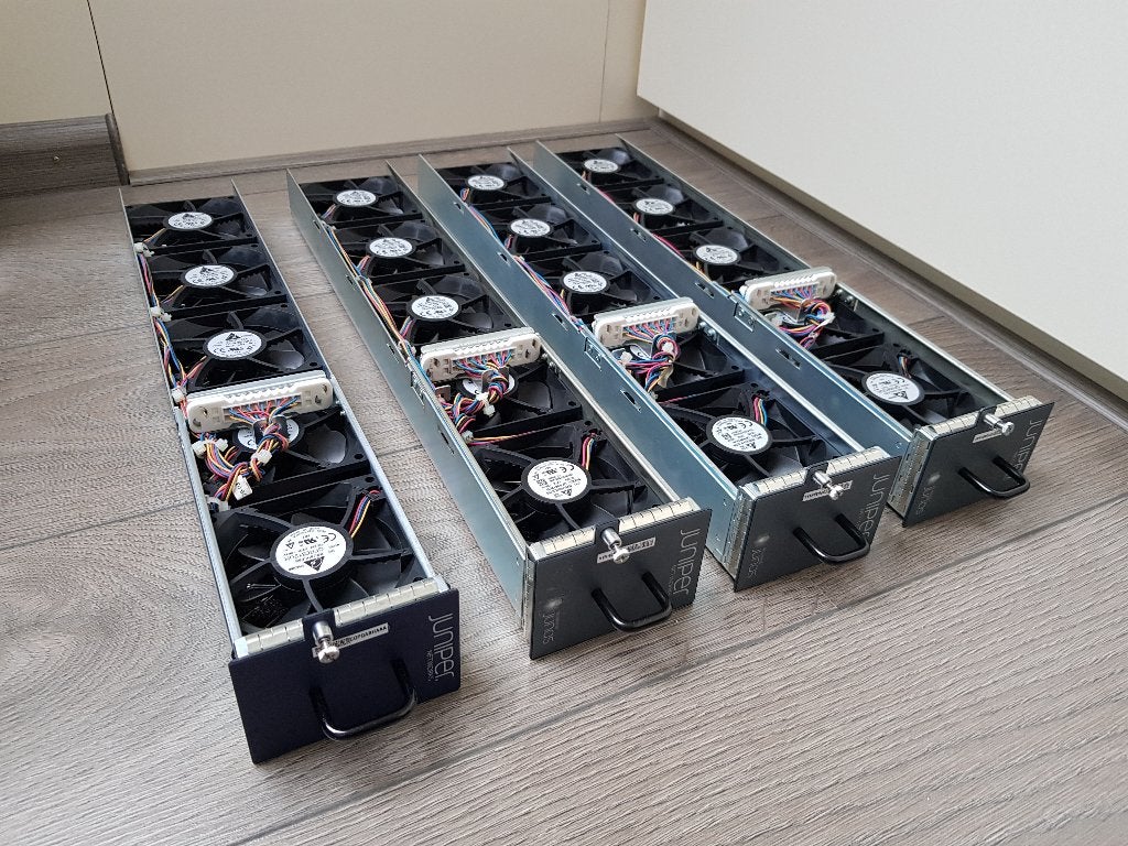 4 stuks Juniper FANTRAY-MX80-S-A (1X BLUE 3X GREY), Ophalen of Verzenden, Zo goed als nieuw, Juniper