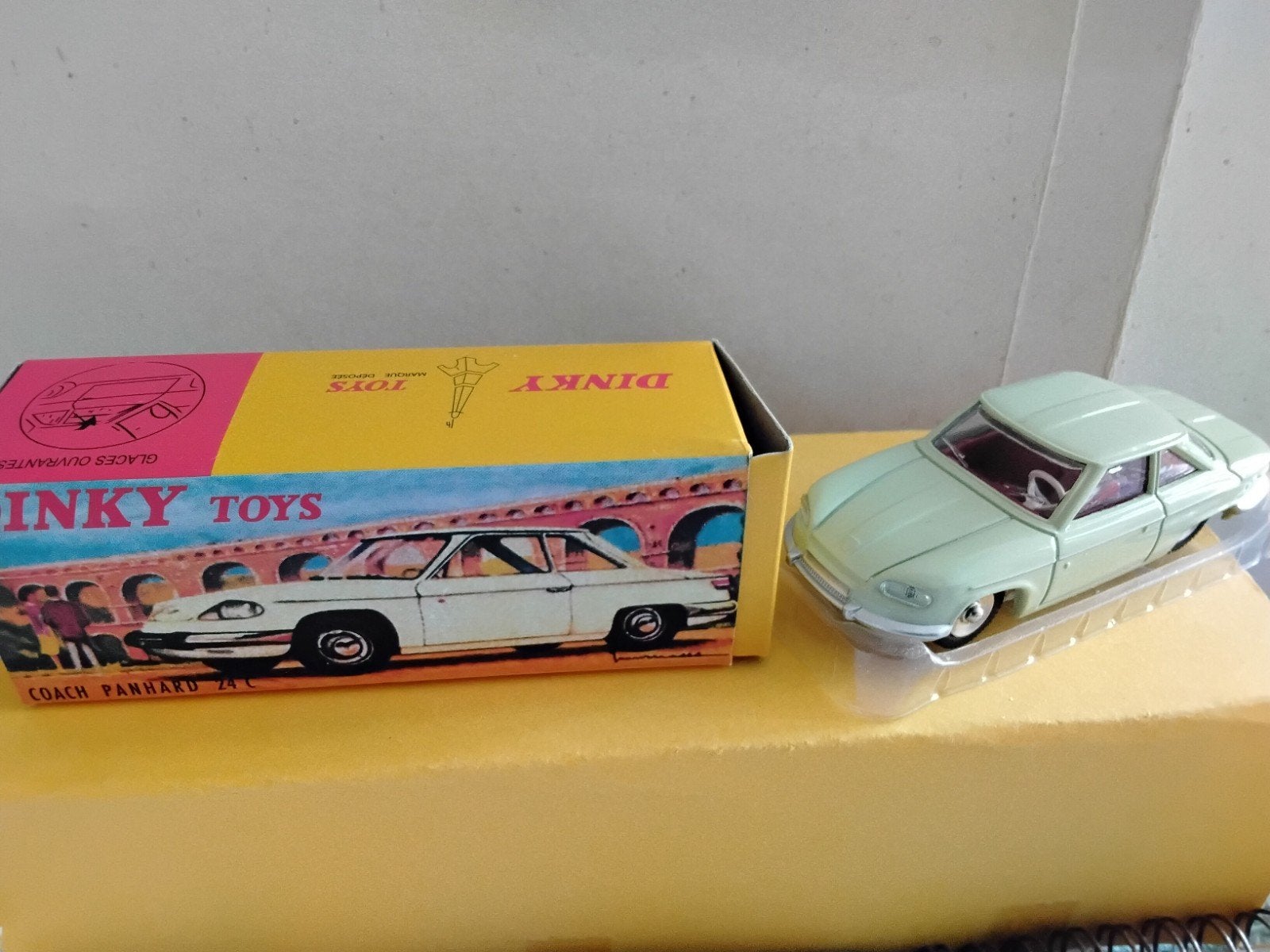 DINKY TOYS ATLAS    COACH PANHARD 24 C NO 524, Ophalen of Verzenden, Auto, Dinky Toys
