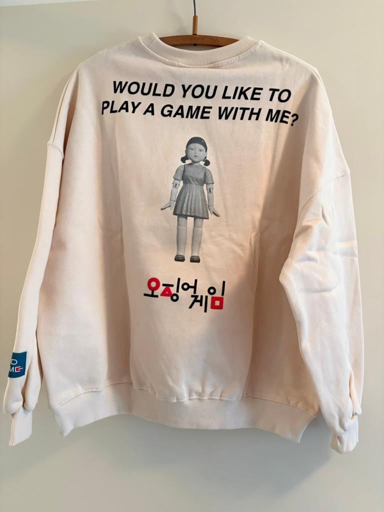 Squid Game sweater - Nieuw met prijskaartjes, Ophalen of Verzenden, Nieuw, Beige
