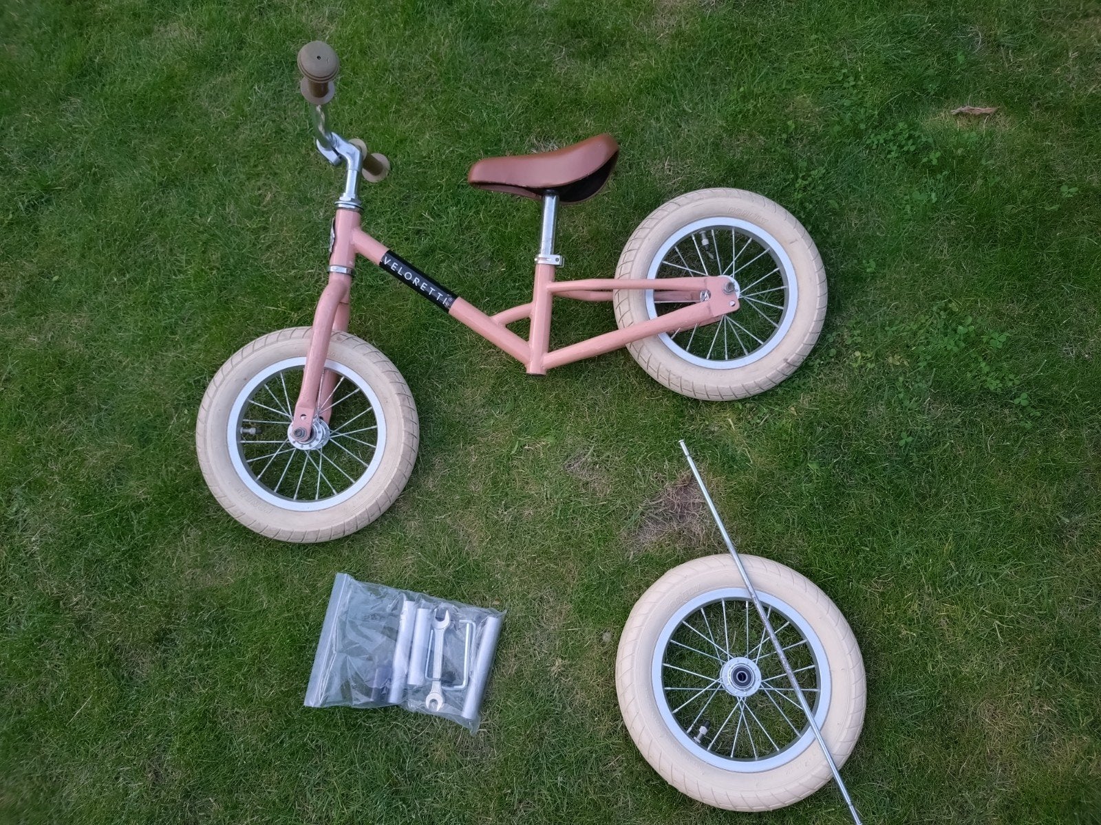 Veloretti Loopfiets Zalm Roze - Compleet en Klaar, Ophalen of Verzenden, Gebruikt, Minder dan 16 inch, Veloretti