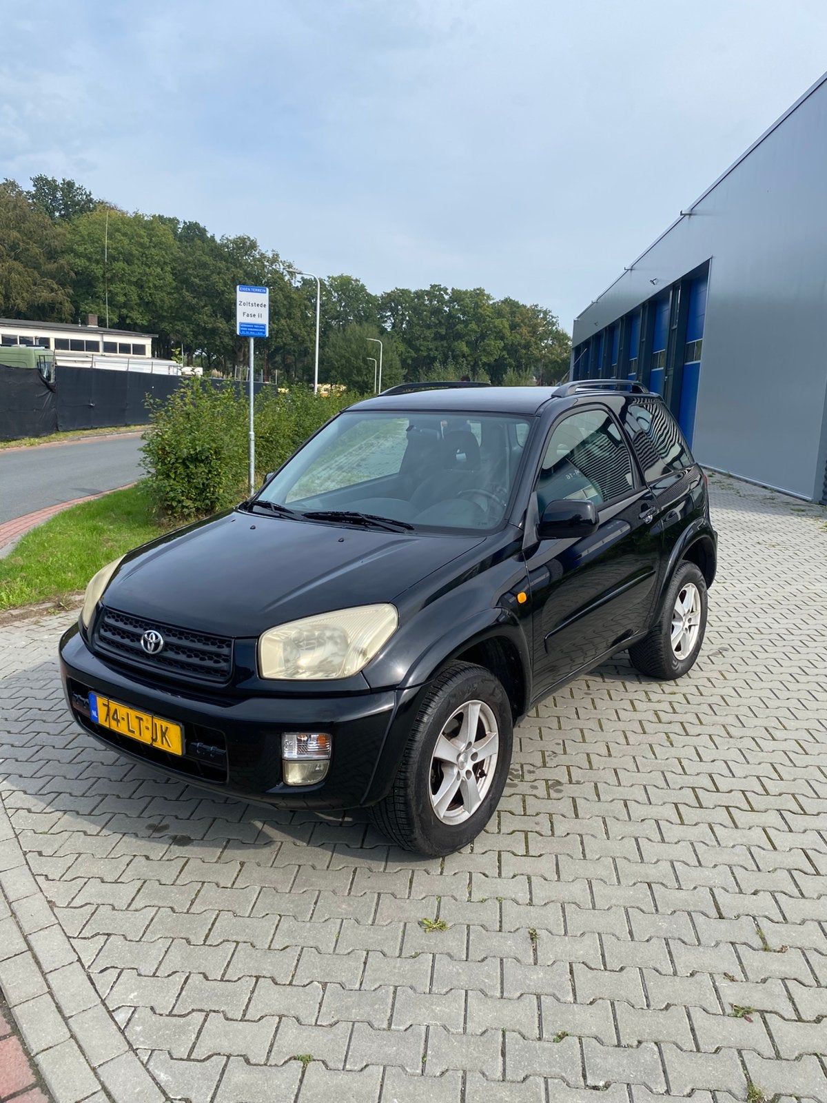 Toyota Rav4 2.0 I 3D Linea SOL 4WD 2003 Zwart FUNCRUISER, 1998 cc, 4 cilinders, 4 stoelen, Zwart