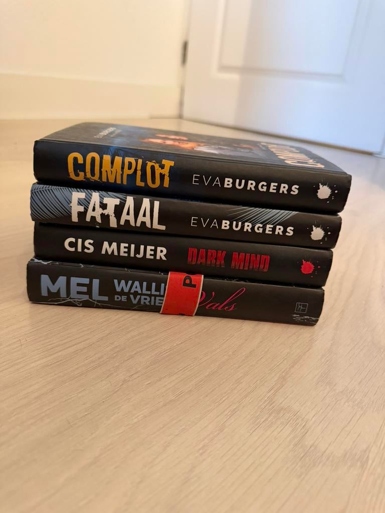4 Nederlandse jeugdthrillers, Ophalen of Verzenden, Zo goed als nieuw