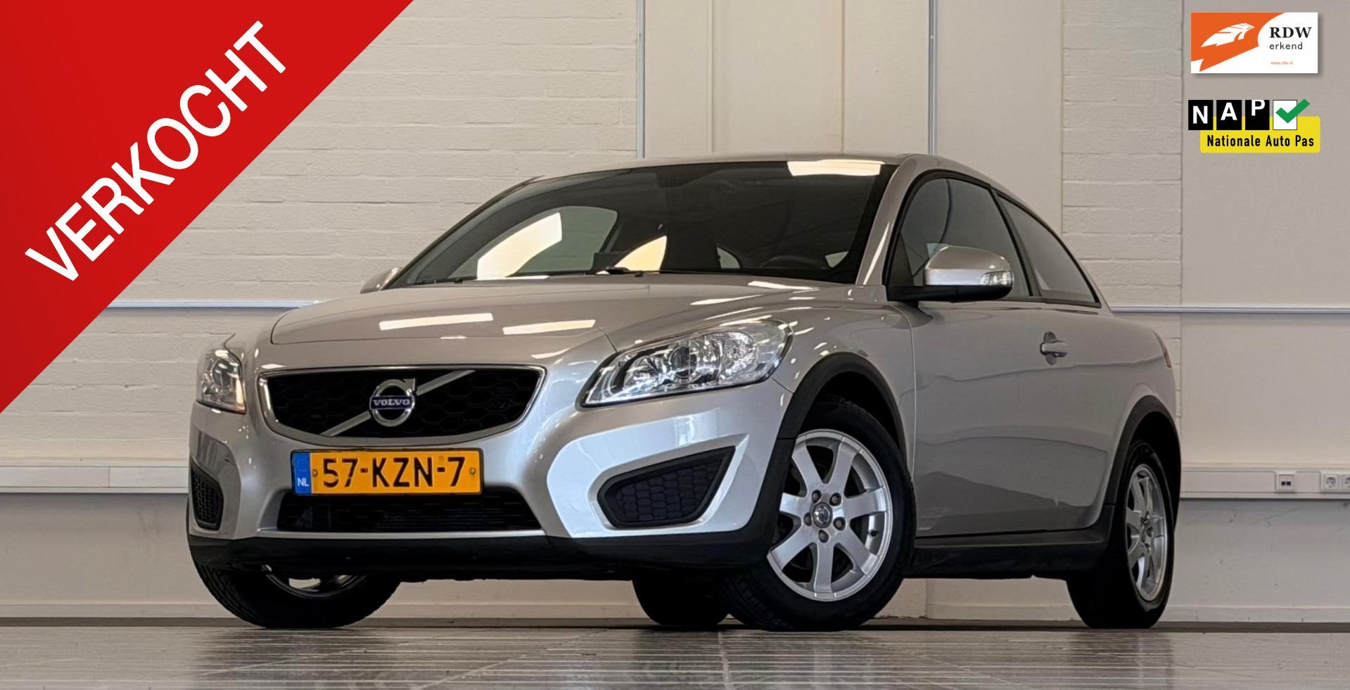 Volvo C30 1.6i 16V Kinetic 1e Eigenaar Navi APK 12-03-2027 G, Auto's, Voorwielaandrijving, 1596 cc, Gebruikt, Zwart