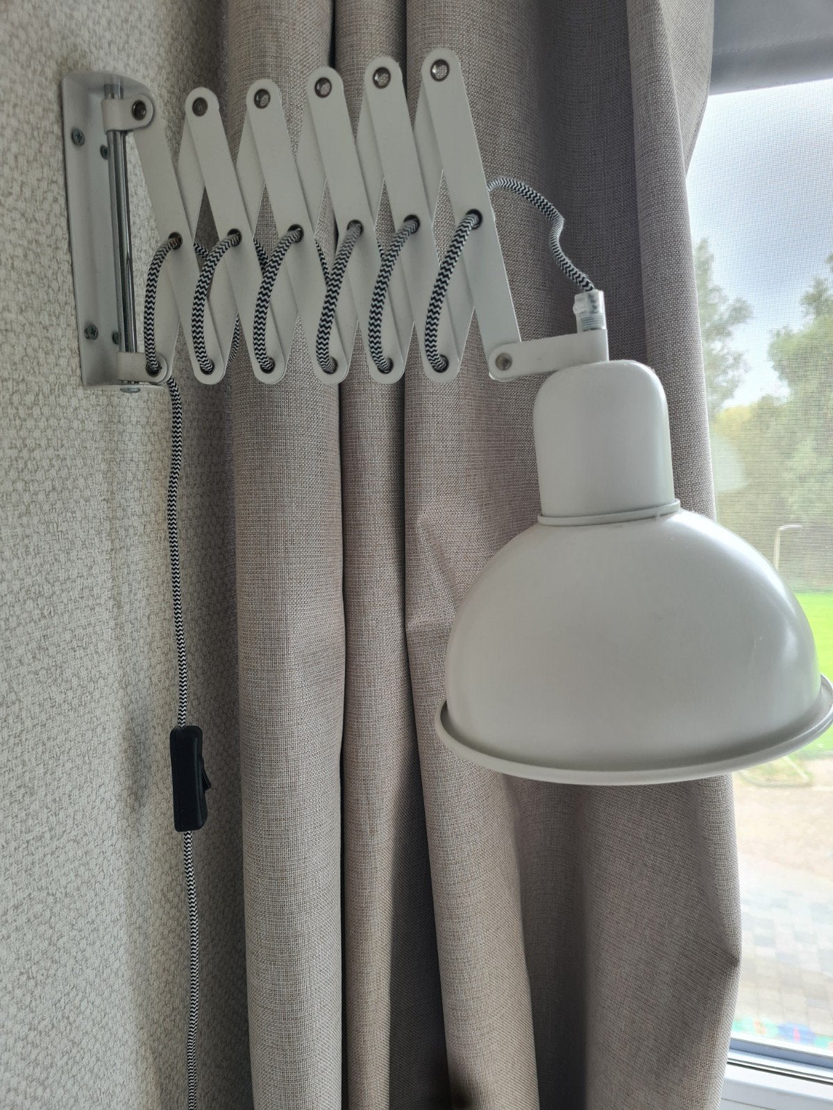 2x Wandlamp met harmonica arm - Wit, Gebruikt, Met schakelaar, Ophalen of Verzenden, Metaal