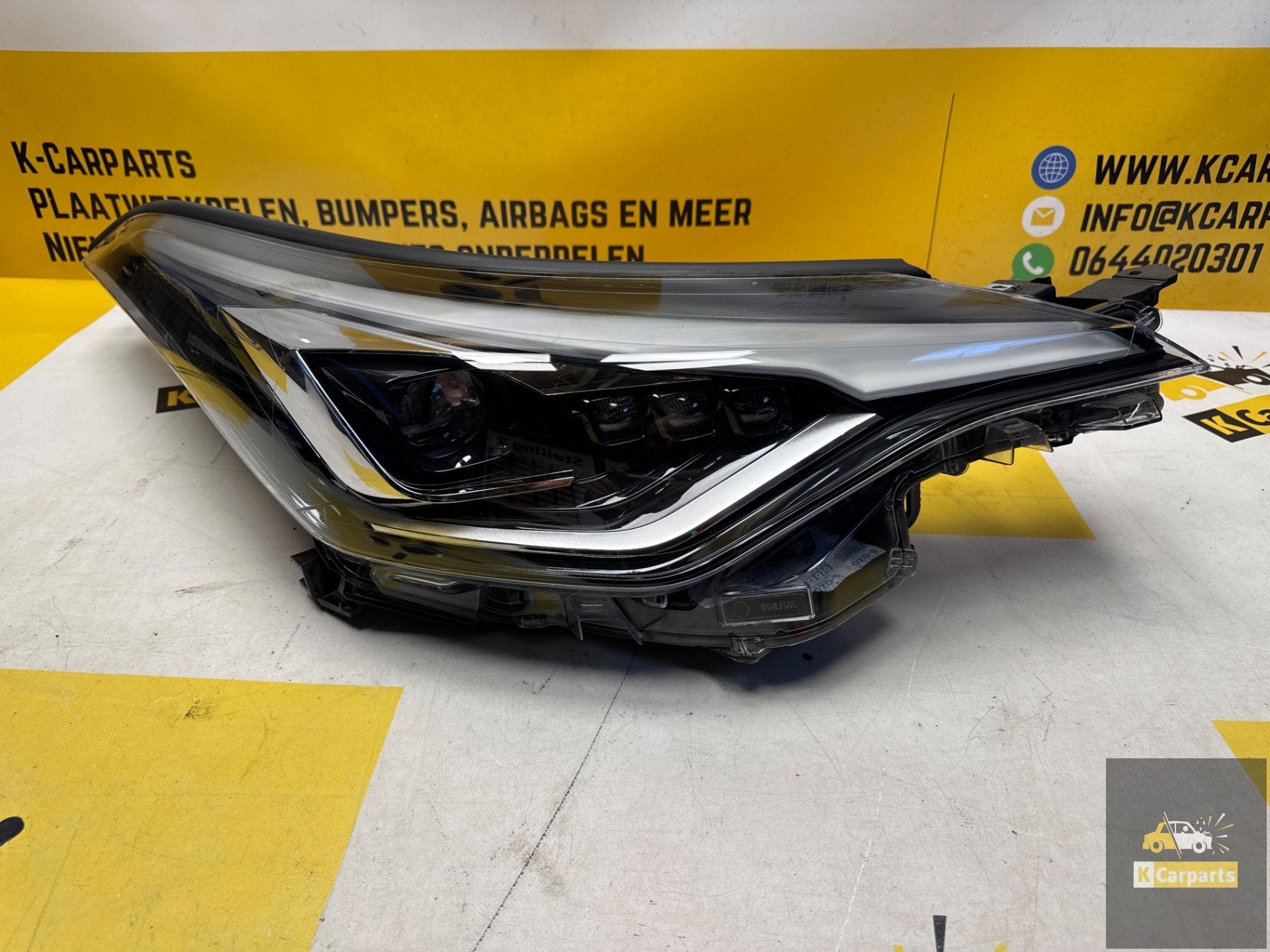 TOYOTA C-HR CHR FULL LED KOPLAMP RECHTS 81110-F4280-00
