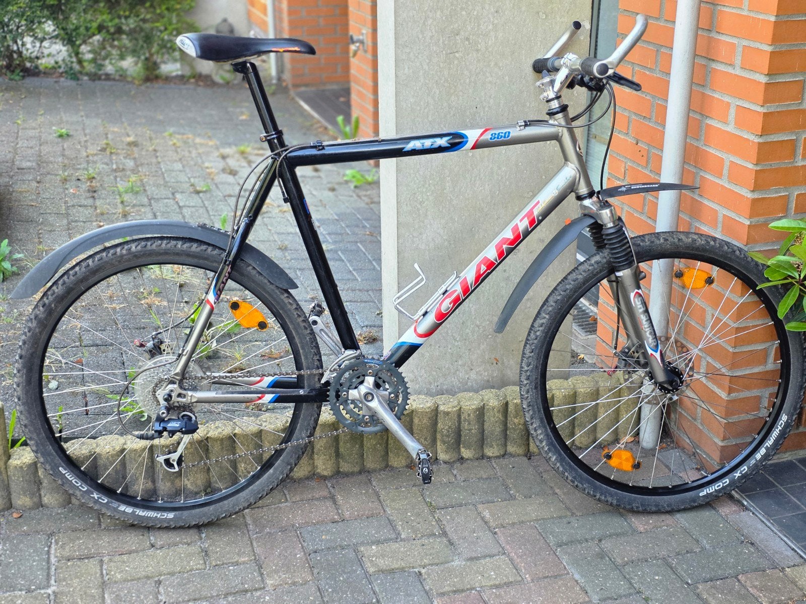 GIANT ATX 860 SERIES SHIMANO LX 3X9 SCHIJFREMMEN

Hoog frame, Ophalen, Gebruikt, 57 cm of meer, Hardtail