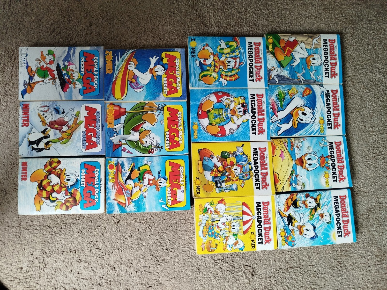 Donald Duck mega pockets zomer en winter, Meerdere stripboeken, Ophalen of Verzenden, Gelezen