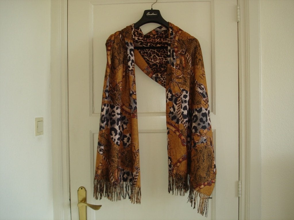 Grote sjaal 2 zijden: tijgerprint+  ketting en riemen print, Ophalen of Verzenden, Nieuw, Maat 42/44 (L), Sjaal