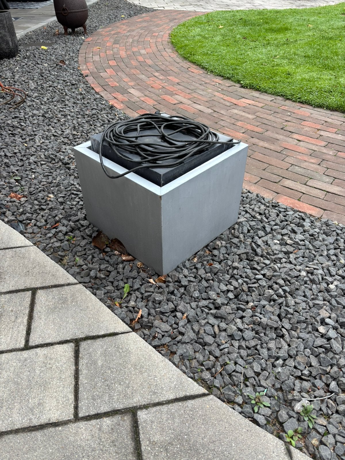 2 water tafels metaal, Tuin en Terras, Ophalen, Zo goed als nieuw, Beton
