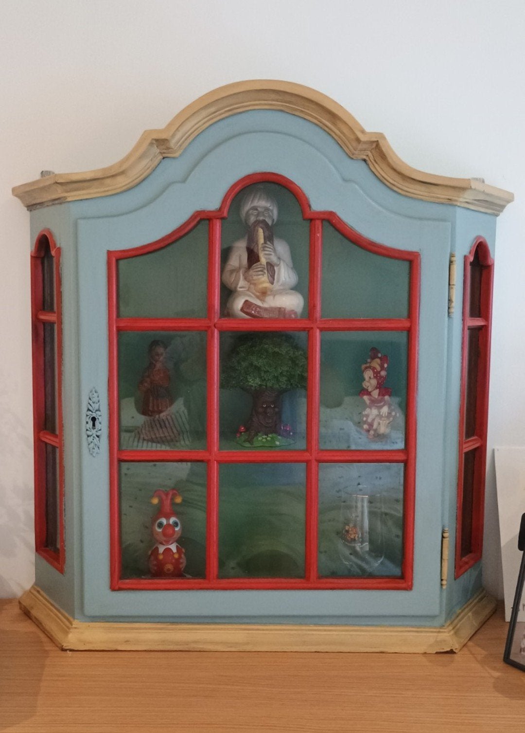 Unieke handgeschilderde vitrine Efteling, Ophalen