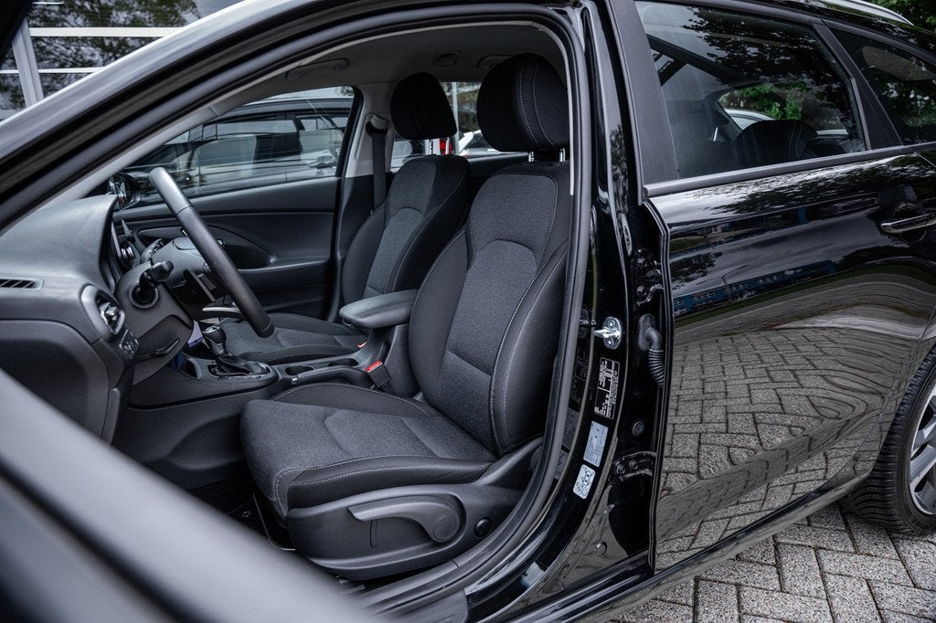 Hyundai I30 Wagon 1.0 T-GDi MHEV Comfort|Stoel/Stuurverwamin, Auto's, Hyundai, Stof, Gebruikt, Euro 6, Zwart