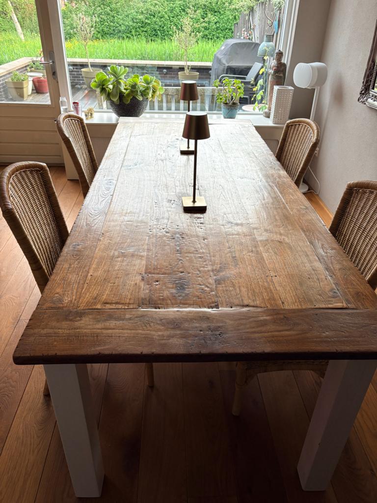 Robuuste houten eettafel met witte poten, Ophalen, Gebruikt, 50 tot 100 cm, 150 tot 200 cm
