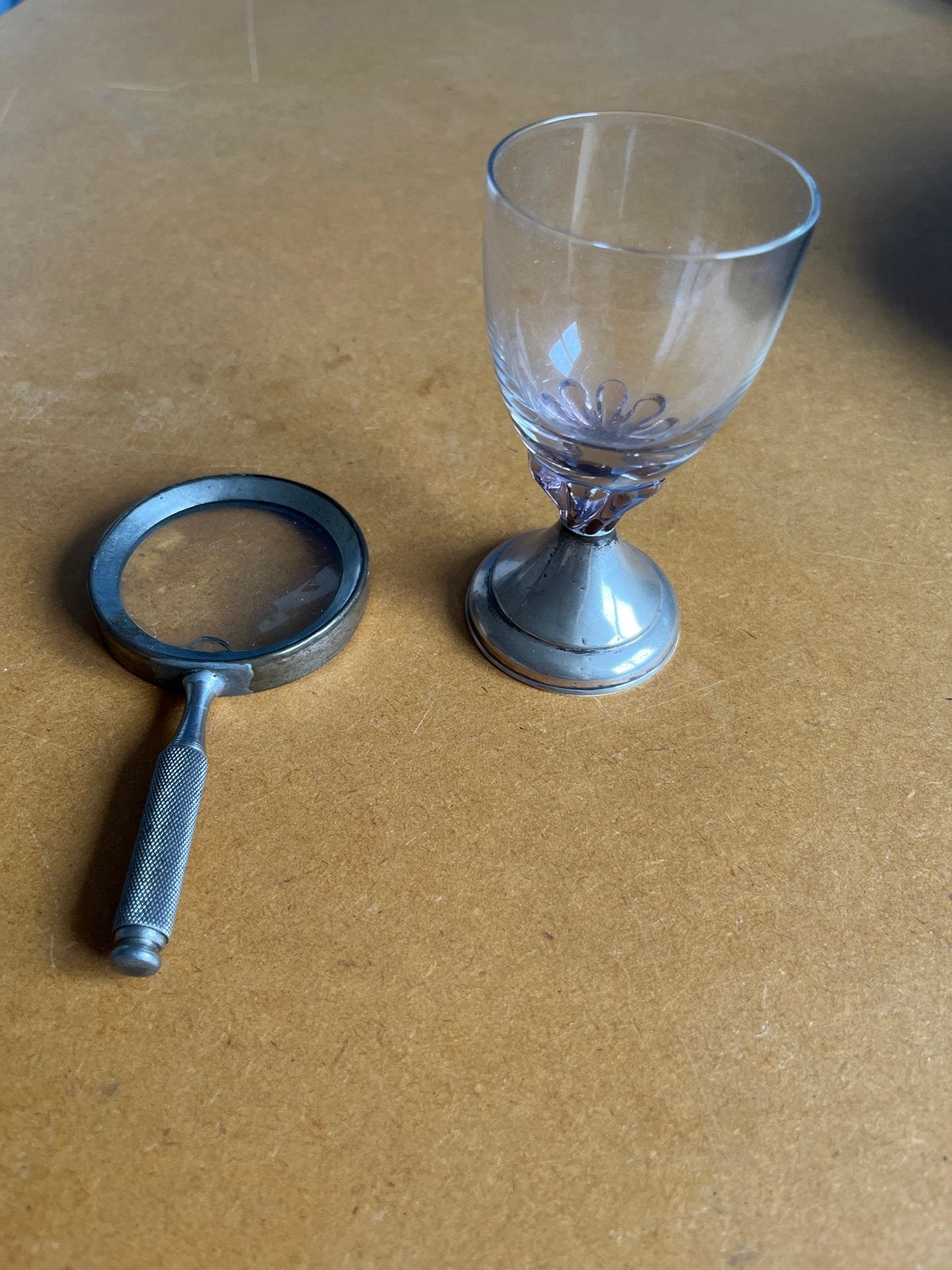 Glaasje met verzilverd voetje en vergrootglas, Antiek en Kunst, Ophalen of Verzenden