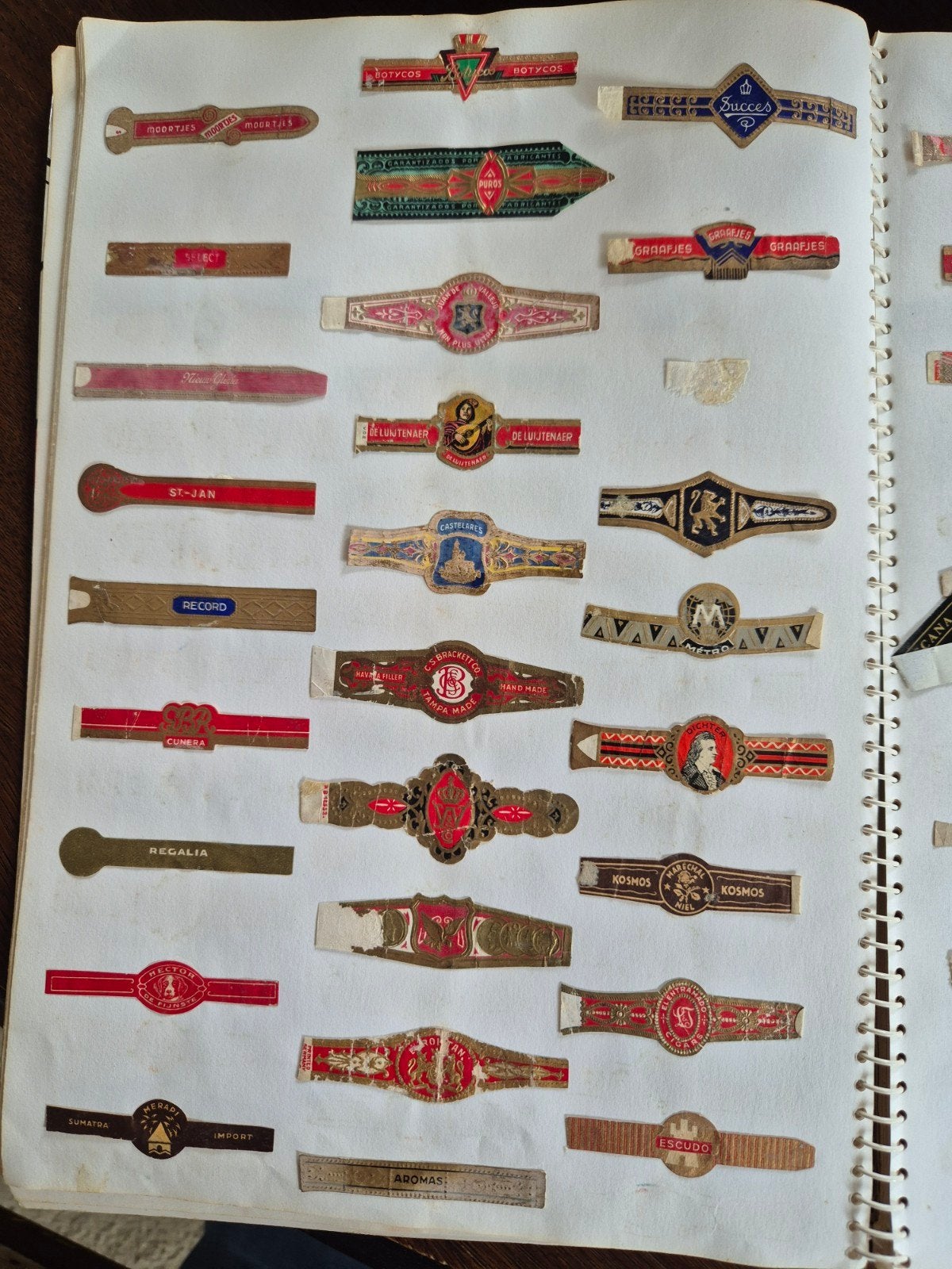 Verzameling sigarenbandjes in album, Verzamelen, Ophalen of Verzenden