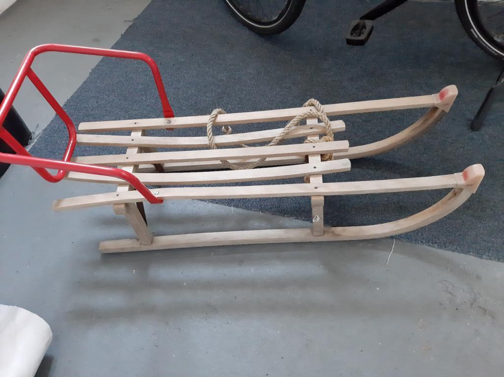 Houten slee met rugleuning en touw, Kinderen en Baby's, Ophalen, Rugleuning, Gebruikt, Hout