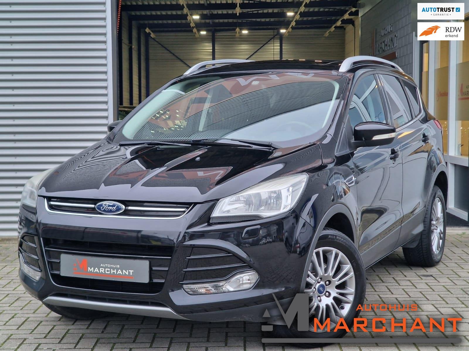 Ford Kuga 1.6 Titanium Plus PANODAK|KEYLESS|STOELVERW.|6BAK|, Voorwielaandrijving, 15 km/l, Gebruikt, Zwart