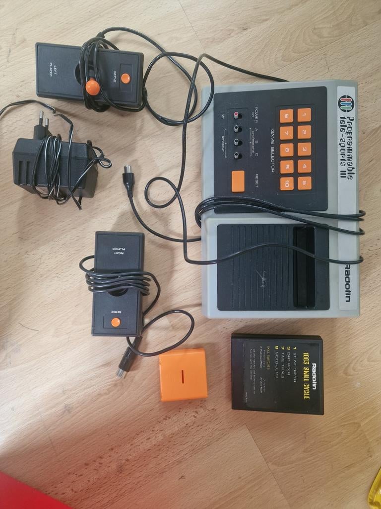 Vintage Radotin Programmable Tele-Sports III + controllers, Spelcomputers en Games, Spelcomputers | Overige, Ophalen of Verzenden